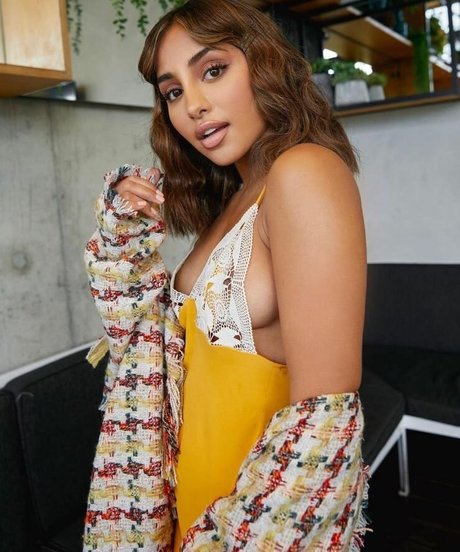 Maria Thattil 美しいスター 写真