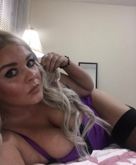 パイズリ オンリーファンズ HD 写真