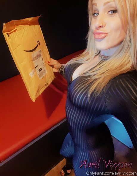 avrilvixxxen ポルノスター 無料 写真