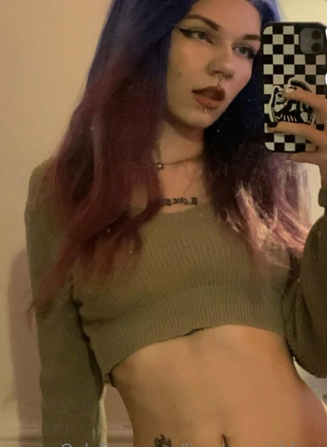 lizzylovesickfree ヌードモデル 写真