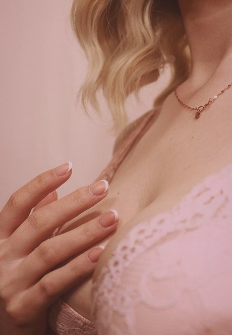 MerliPlays セクシーモデル 写真