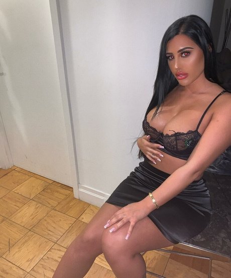 Danielle P 裸モデル 写真