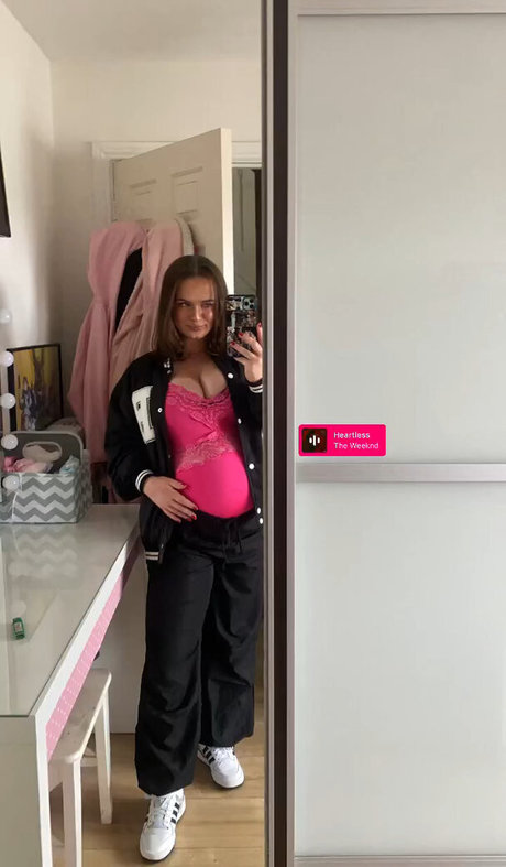 Aiobhin 可愛い女優 写真