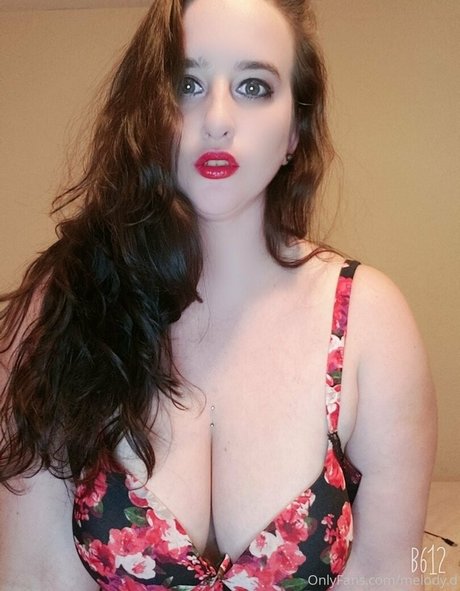 ヌード熟女オンリーファンズ ホットヌード 写真