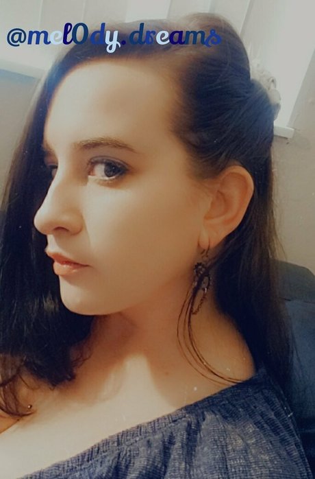 ニューハーフの乗馬オンリーファンズ アートヌード 画像