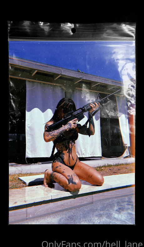 hell lane エロティックなスター ギャラリー