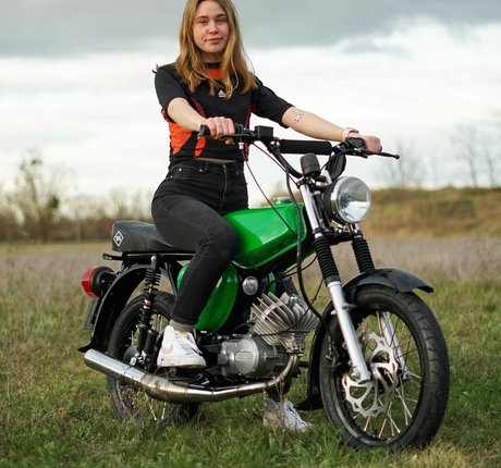 lxllx se ポルノスター ホット 写真