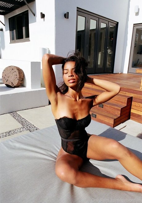 ニューハーフの乗馬オンリーファンズ アート裸 ギャラリー