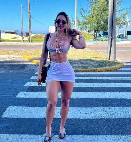 Lais Gabrielli 裸のスター 写真