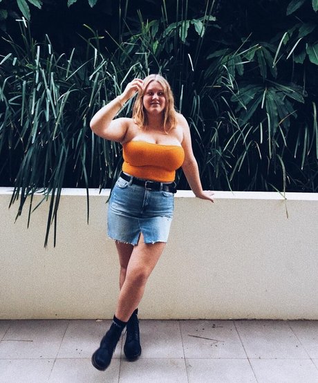 アラブの太ったオンリーファンズ アートポルノ 画像