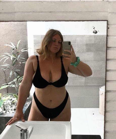 レズビアンマッサージオンリーファンズ ポルノ 写真