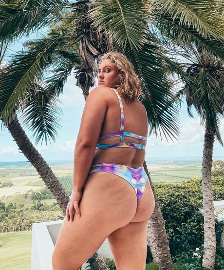 大きなプッシー唇オンリーファンズ アート裸 アーカイブ