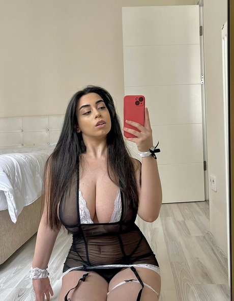 ヌード熟女オンリーファンズ 美しい 写真