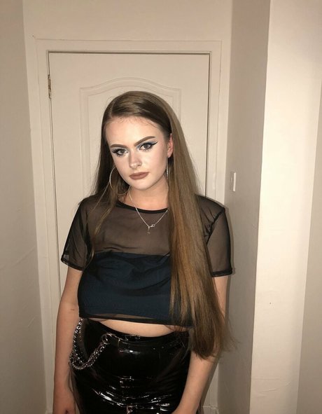 黒檀の指入れオンリーファンズ セクシー裸 ギャラリー