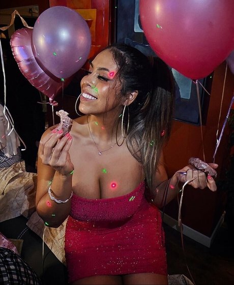 Gigi Saul Guerrero ホットモデル アーカイブ