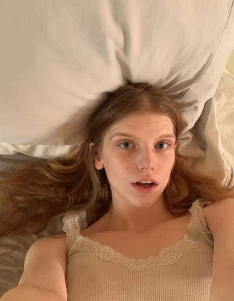 sexyredinbedfree トップモデル 写真