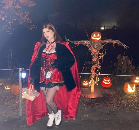 sexyredinbedfree 裸のモデル 写真