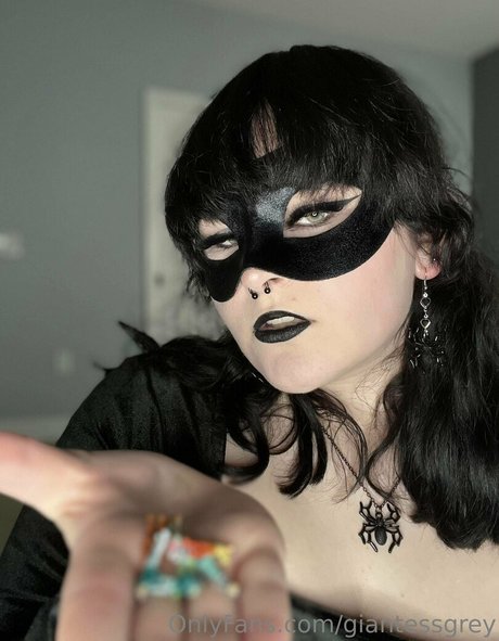 giantessgrey 無料女優 写真