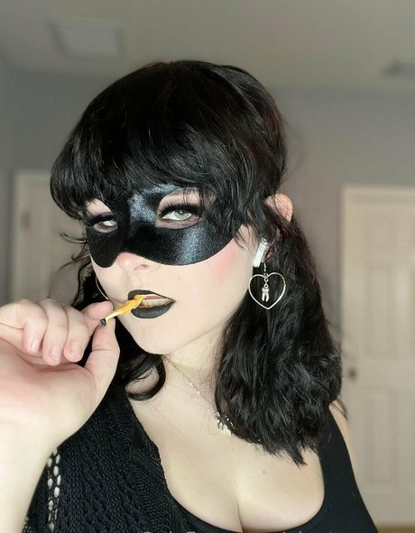 金髪のホットな妻オンリーファンズ 無料 画像