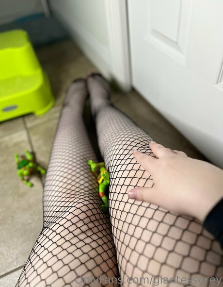 giantessgrey セクシーなスター 写真