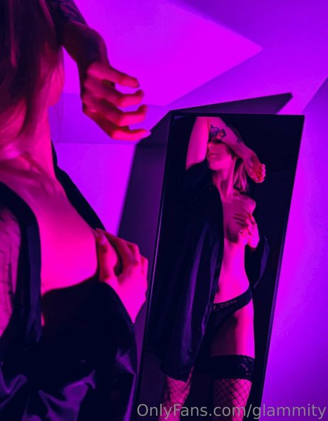 黒髪の熟女オンリーファンズ HD 写真