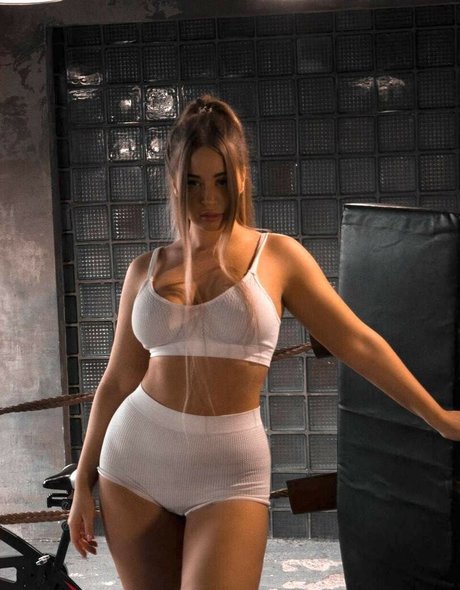 natasha westyy 素敵なモデル 画像