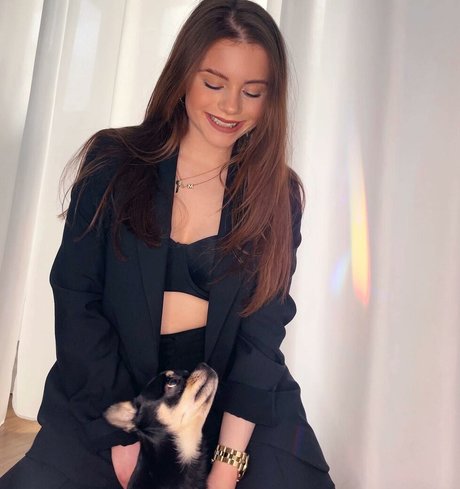 ぽっちゃりブルネットオンリーファンズ アダルト無料 写真