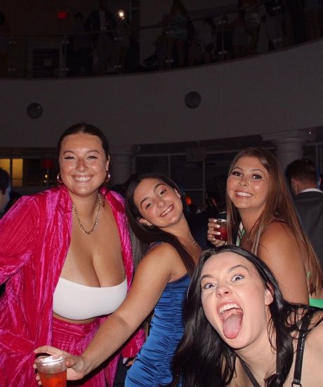 Erin Moore ポルノスター アダルト ギャラリー