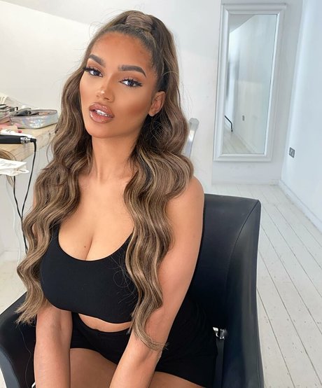 Carina Griff 美しいポルノスター 写真