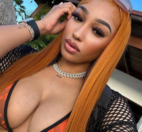 Ella Bandz 裸モデル 画像