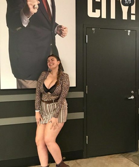 巨尻熟女オンリーファンズ アート裸 ギャラリー