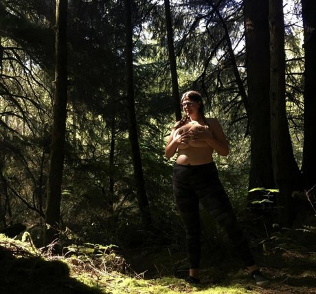 Summie ポルノスター エロティック 画像