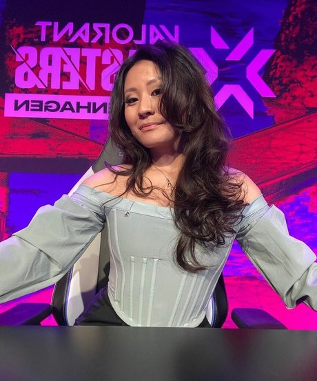 Yinsu Collins ポルノスター 可愛い 写真