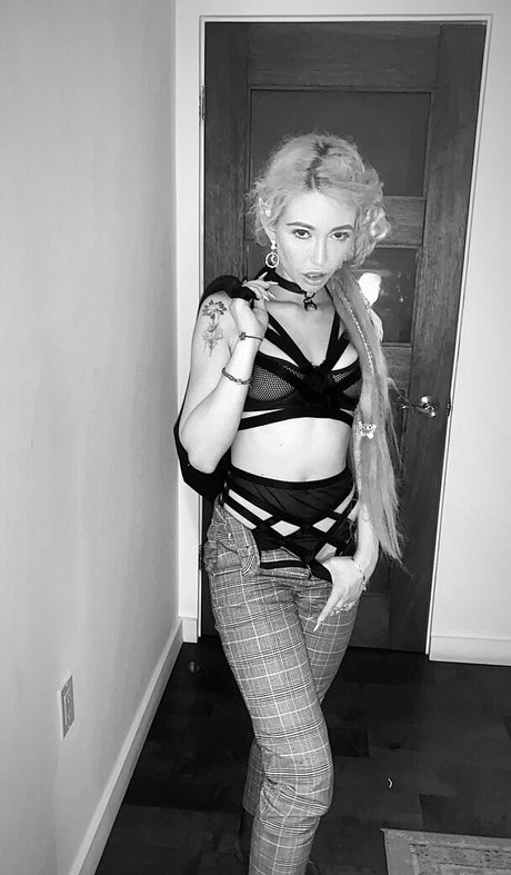 modeljenn 無料のポルノスター 画像