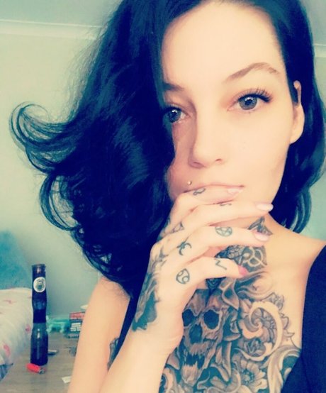 足 熟女 オンリーファンズ セクシー 写真