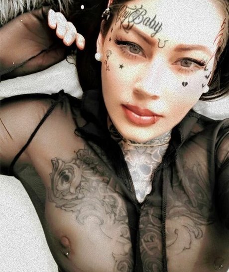 Jessica Monchouchou 裸の女優 写真