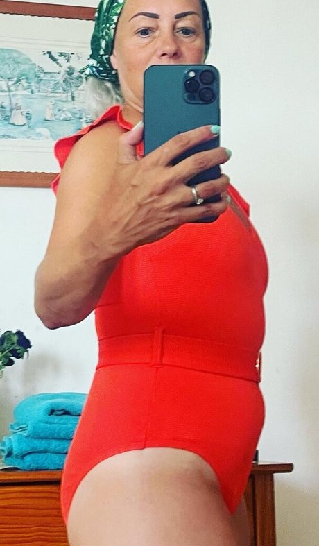 Sarah Cawood 素敵なポルノスター 写真