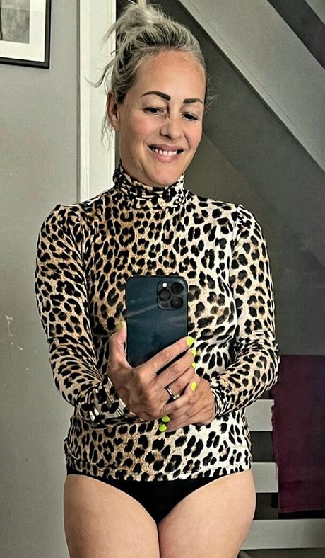 Sarah Cawood HDスター ギャラリー