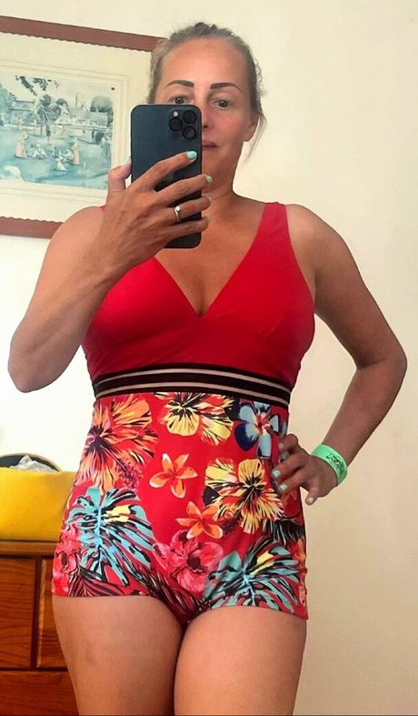 Sarah Cawood セックスポルノスター 画像