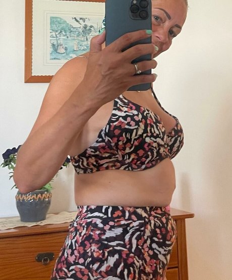 Sarah Cawood ポルノスター アート アーカイブ