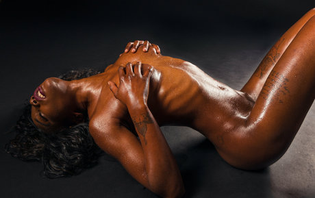 Mimi Desuka ヌード女優 写真