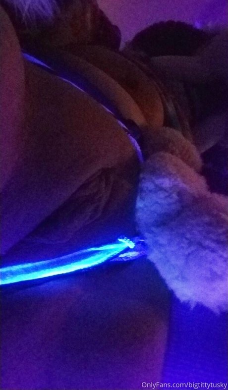 bigtittytusky トップポルノスター 写真