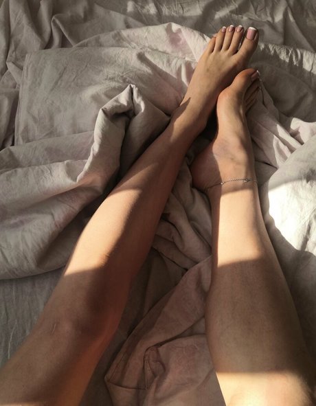 小さなおっぱいオンリーファンズ えろた 写真