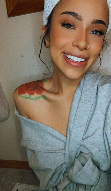 ぽっちゃりブロンドのオンリーファンズ 素敵 ギャラリー