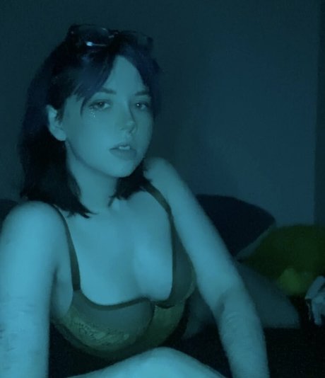 バニープリンセスオンリーファンズ セクシーヌード 写真