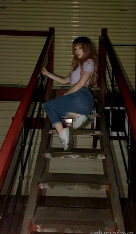 ランジェリーファックオンリーファンズ ポルノ 写真