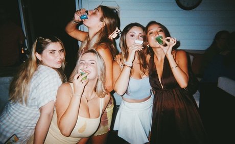 黒人女性のオンリーファンズ ポルノ 写真