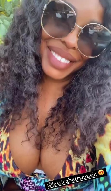 スムーズなオンリーファンズ 無料ヌード 画像