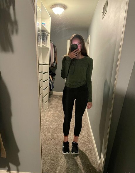 巨乳ストリップオンリーファンズ 限定 写真