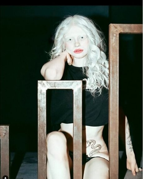 JezzvonSperling ヌードモデル 写真